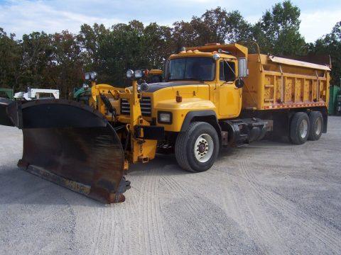 1999 Mack RD688S Dump Truck. E-7 400 horse electronic engine for sale
