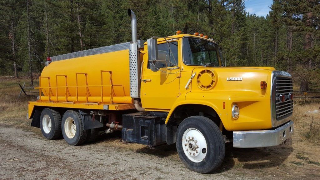 1989 Ford L 9000 Water Truck