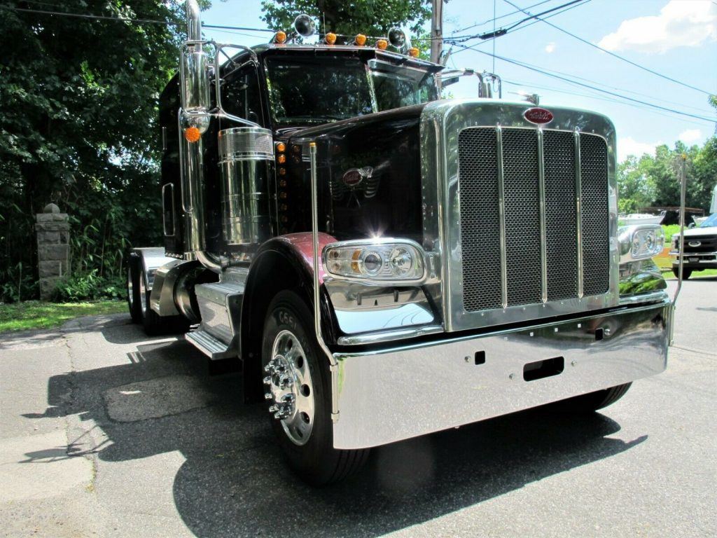 2018 Peterbilt 389 truck