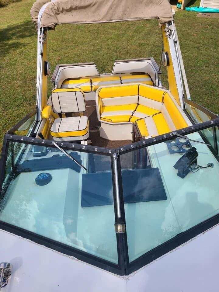 1989 Chaparral Motorboat
