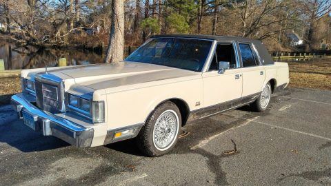 1988 Lincoln Town Car SIGNATURE for sale