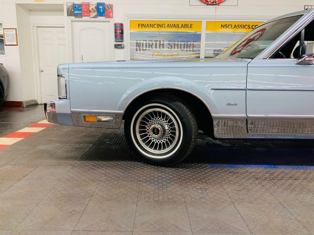 1988 Lincoln Town Car Super LOW Miles LIKE NEW Condition