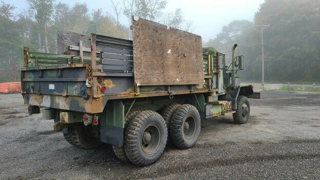 AM General M813a1 5 Ton 6×6 Military Cargo Truck w/ Stake sides