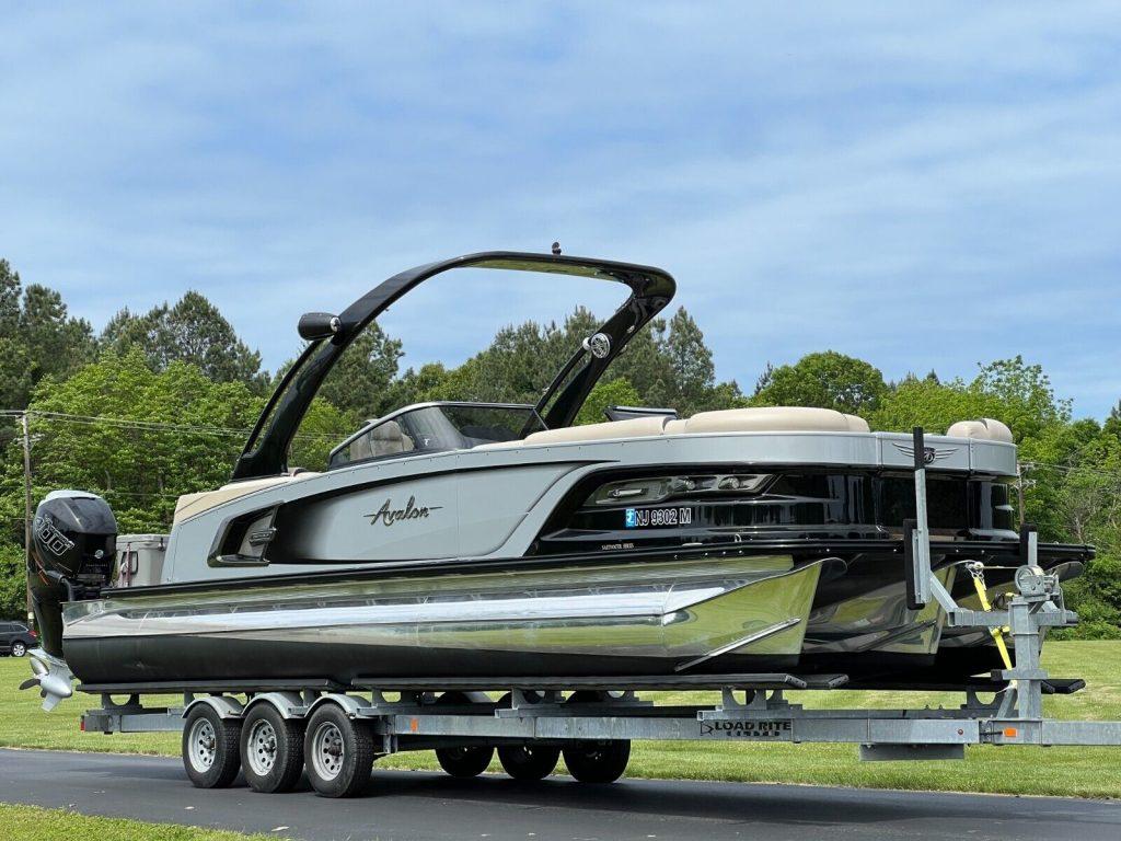 2019 Avalon Excalibur 27′ Elite Windshield TWIN Mercury 400R ONLY 182 HRS WOW!
