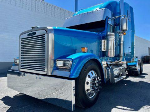 2002 Freightliner FLD120 &#8211; CAT 6NZ Power for sale