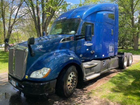 *** 2017 KENWORTH T680 CUMMINS AUTO APU POWER EVERYTHING NEW TIRES Double Bunk for sale