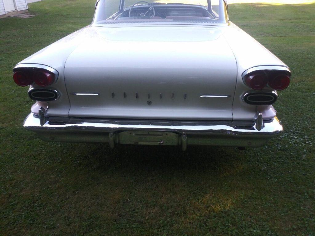 1958 Pontiac Chieftain 2 door hardtop