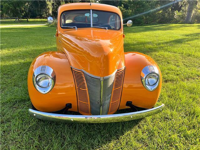 1940 Ford Deluxe Chrome