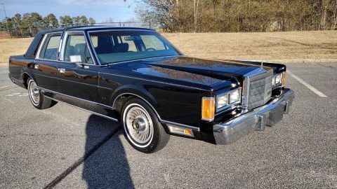 1989 Lincoln Town Car – for sale