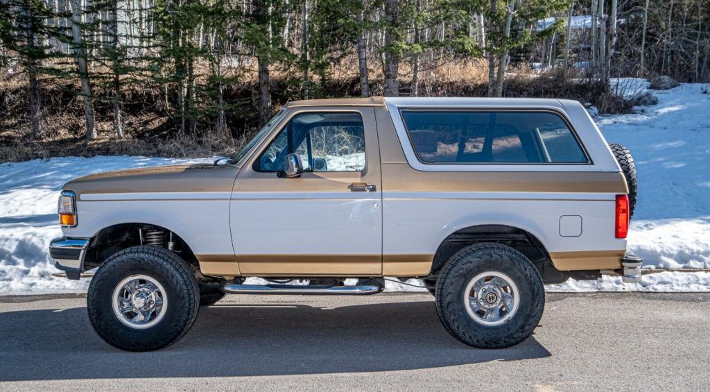 1992 Ford Bronco –