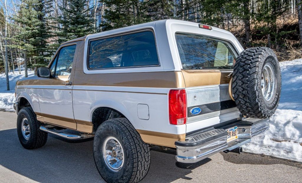 1992 Ford Bronco –