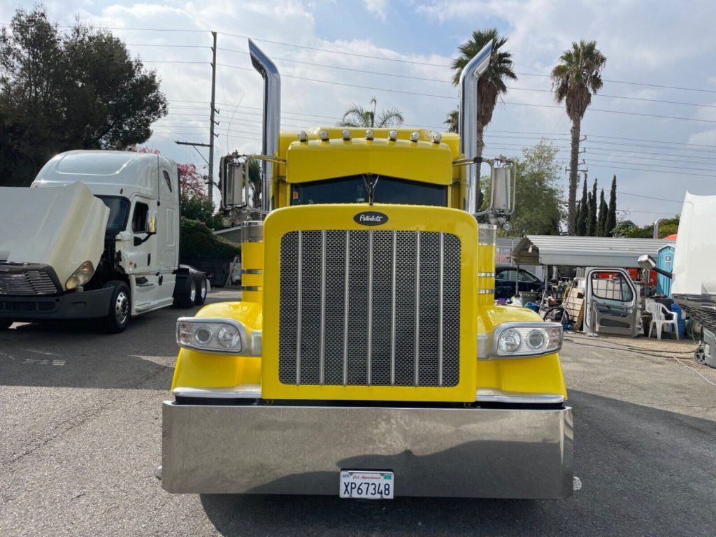 2020 Peterbilt 389 Ex-Hood – Show Truck Condition