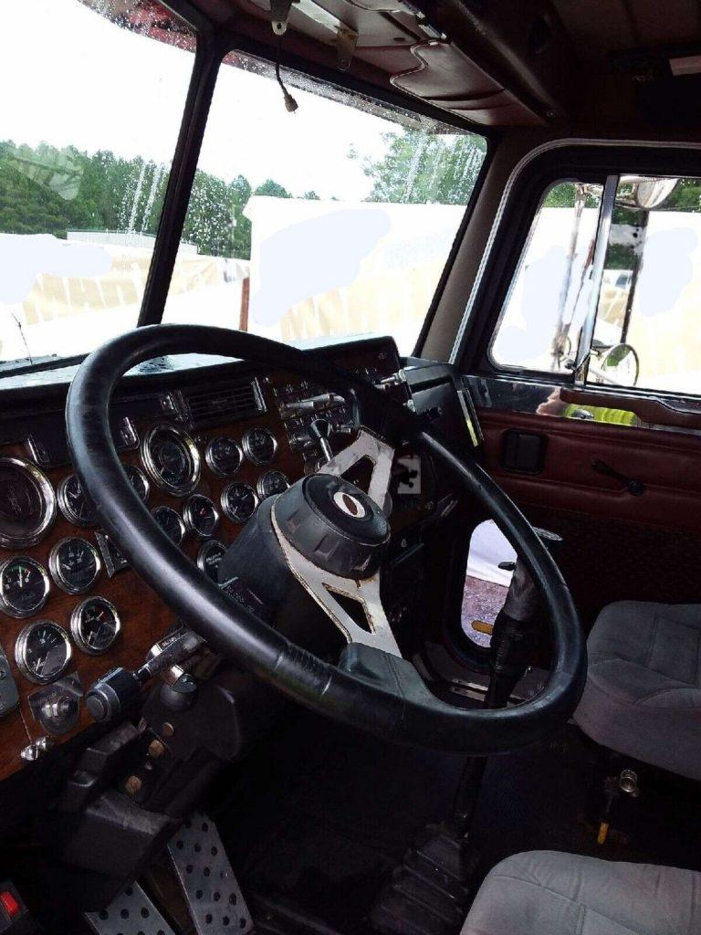 1995 Peterbilt 379 95″ Sleeper Semi Truck Detroit 60 Series Engine