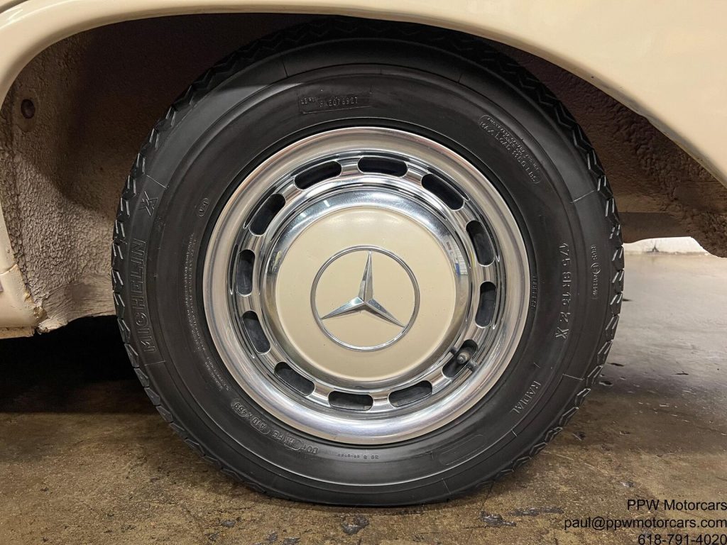 1966 Mercedes-Benz 200-Series