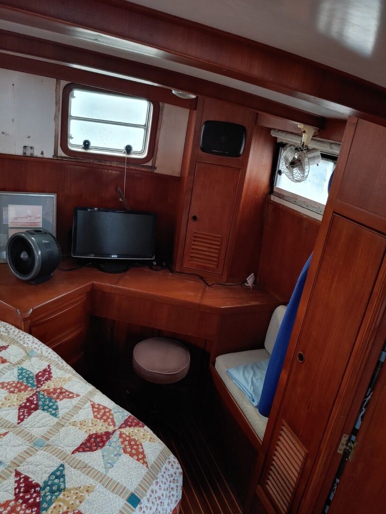 1987 Ta Chiao 34.9′ Sundeck Trawler – South Carolina