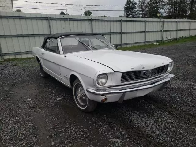 1966 Ford Mustang Convertible / 3 Speed Manual