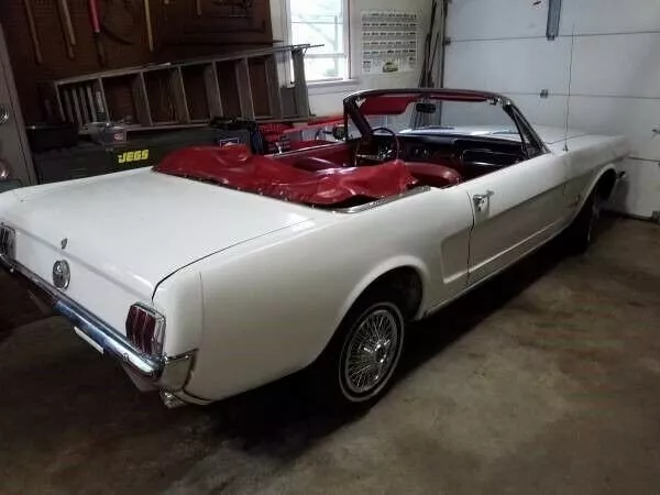 1966 Ford Mustang Convertible / 3 Speed Manual