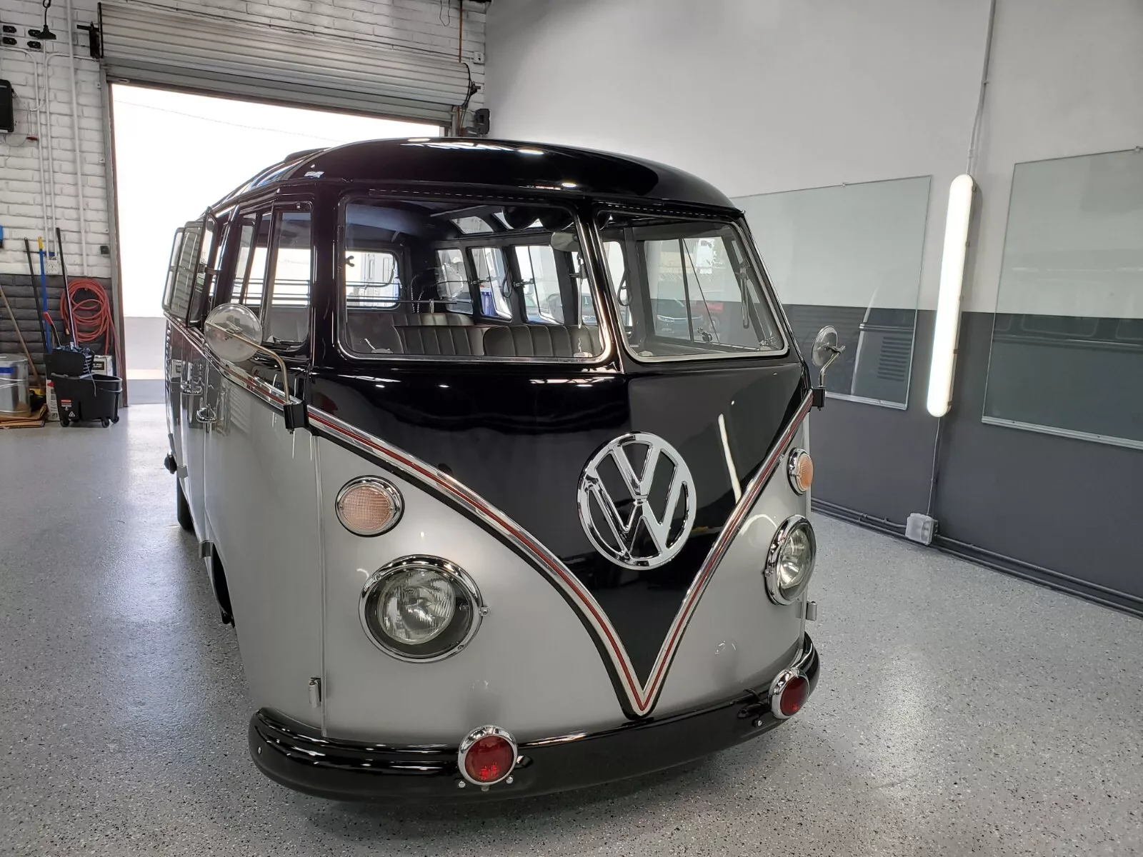 1964 Volkswagen Kombi Bus 21 Window Rag Top