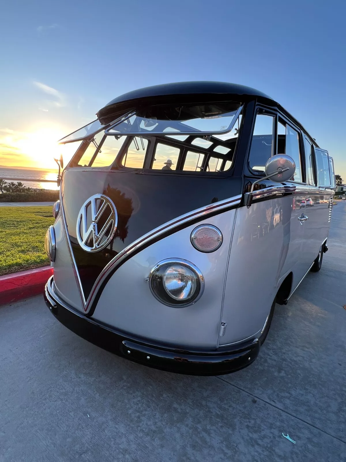 1964 Volkswagen Kombi Bus 21 Window Rag Top