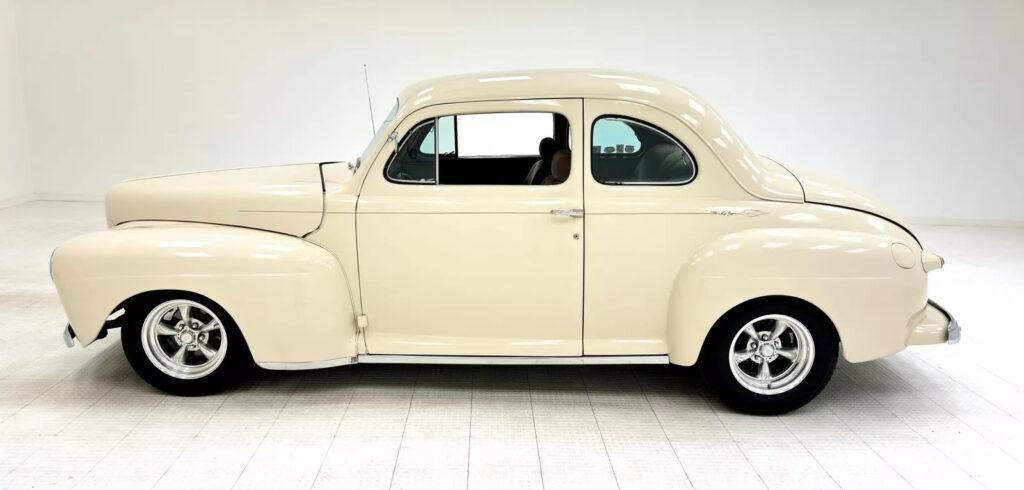 1948 Ford Super Deluxe Coupe