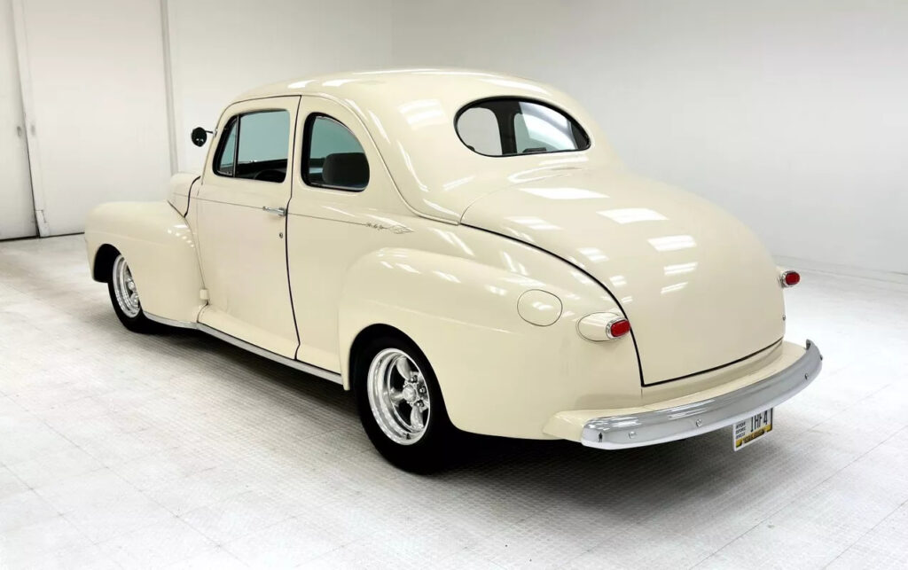 1948 Ford Super Deluxe Coupe