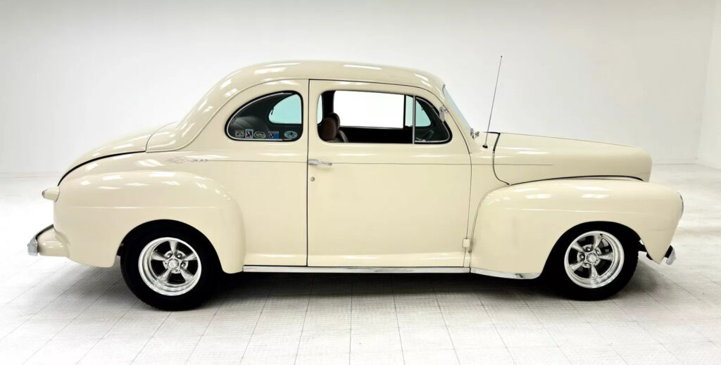 1948 Ford Super Deluxe Coupe