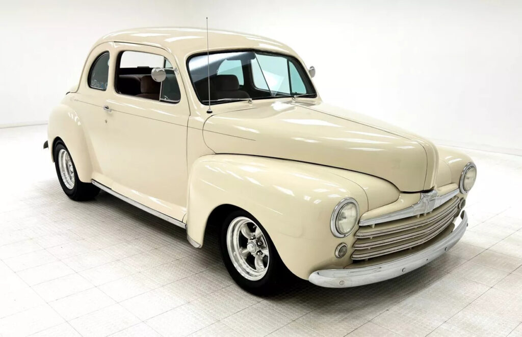 1948 Ford Super Deluxe Coupe