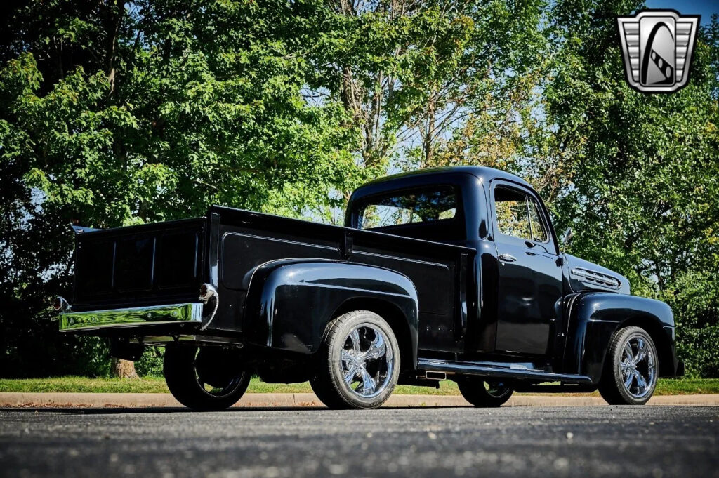 1951 Ford F2