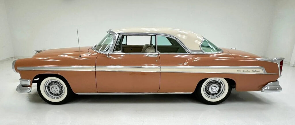 1955 Chrysler New Yorker Deluxe Hardtop