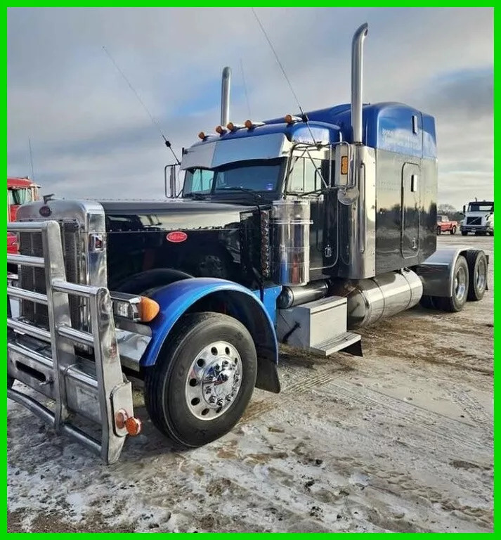 2004 Peterbilt 379 Conventional Sleeper Semi