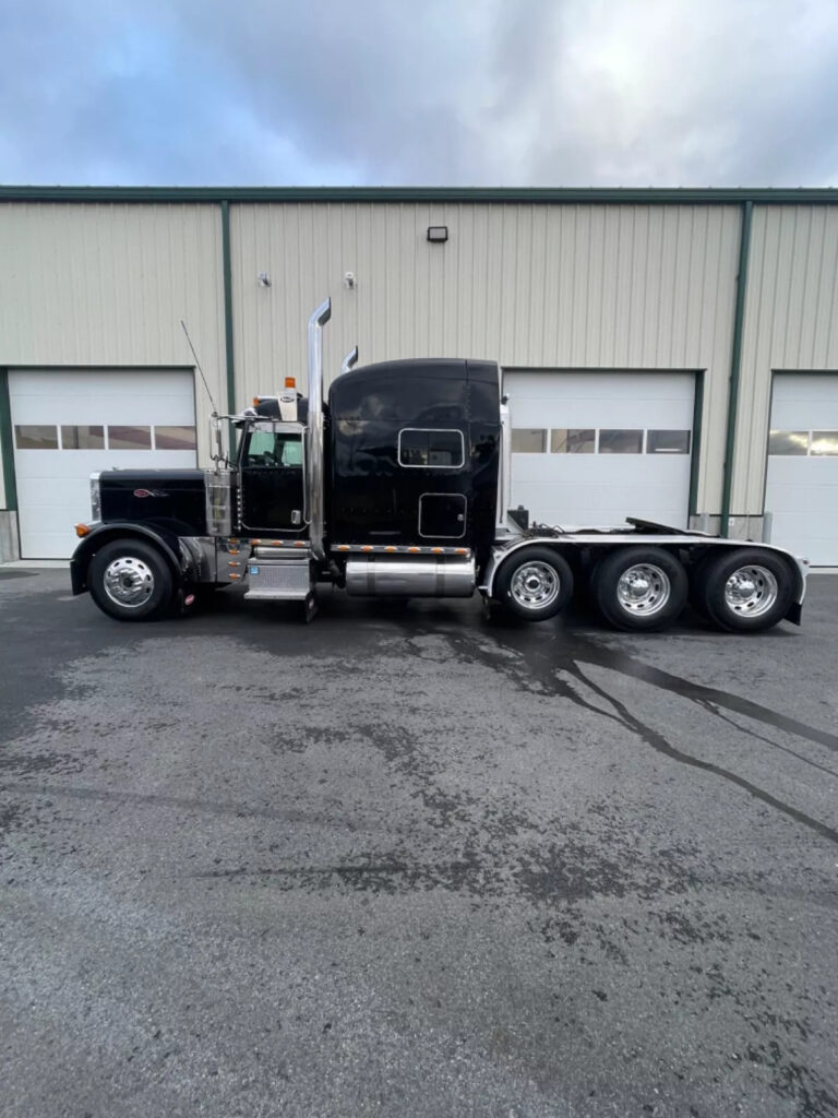 Peterbilt 379 semi Truck