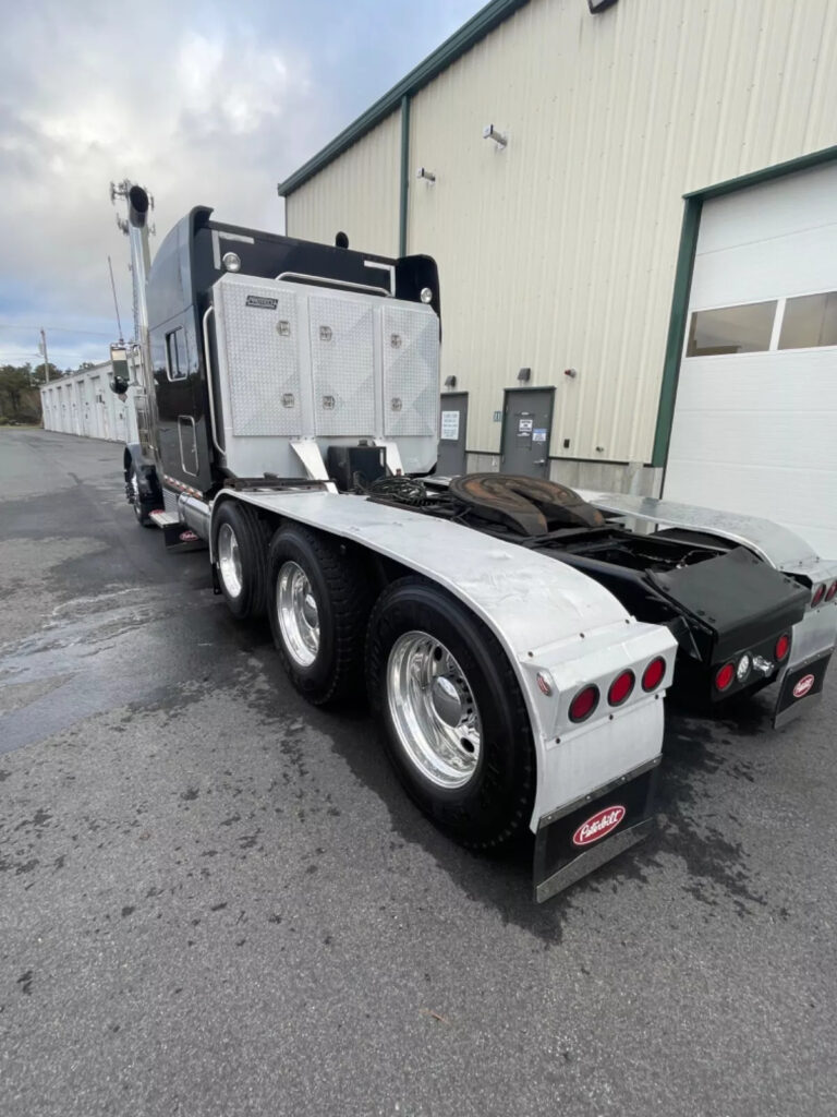 Peterbilt 379 semi Truck