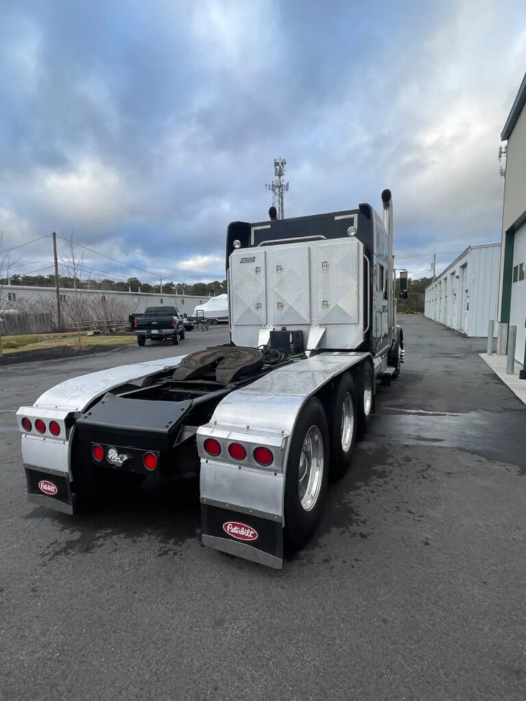 Peterbilt 379 semi Truck