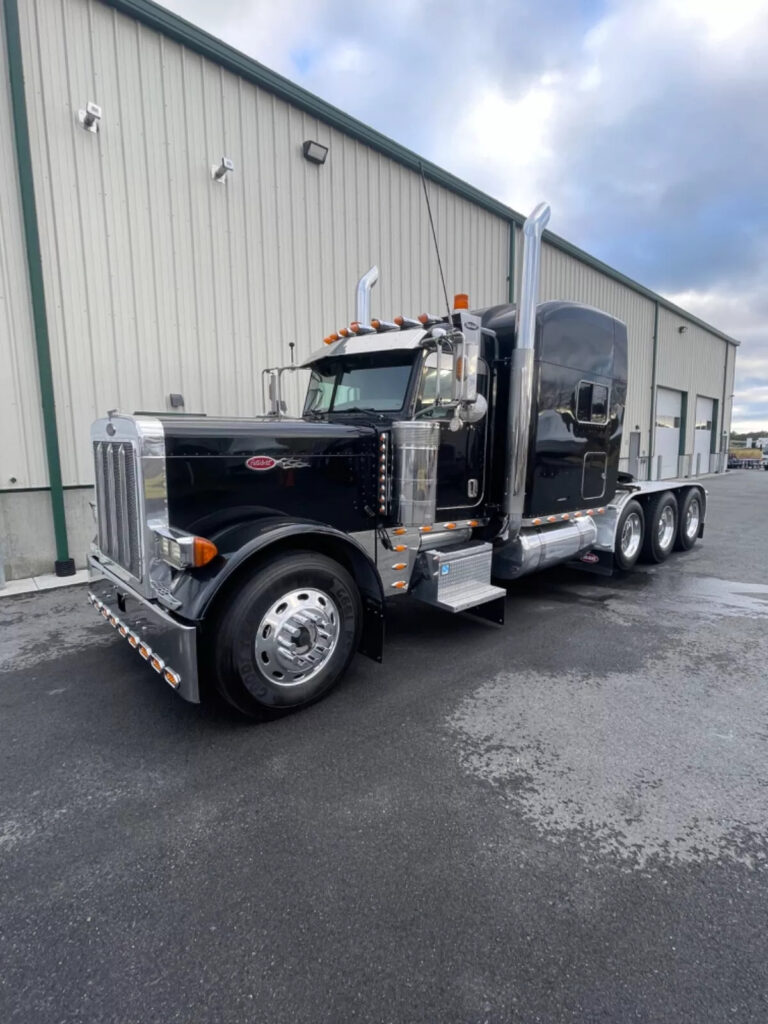 Peterbilt 379 semi Truck