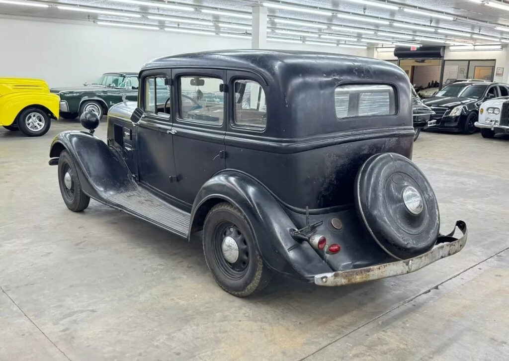 1934 Plymouth PE Deluxe 4-Door Sedan