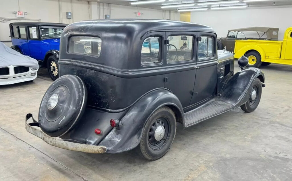 1934 Plymouth PE Deluxe 4-Door Sedan