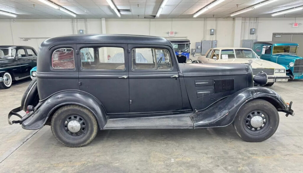 1934 Plymouth PE Deluxe 4-Door Sedan