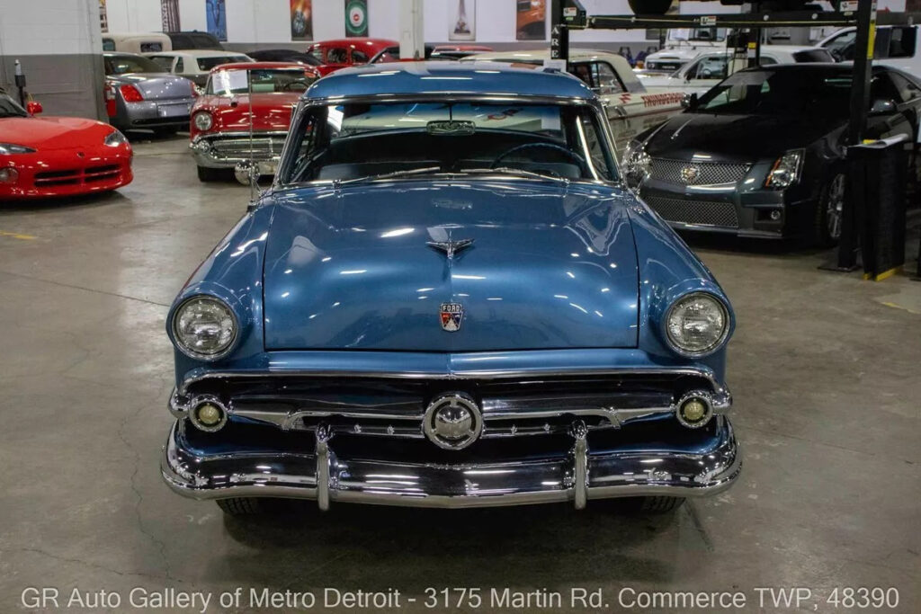 1954 Ford Crestline