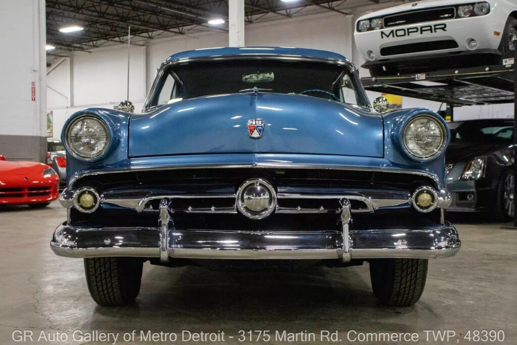 1954 Ford Crestline