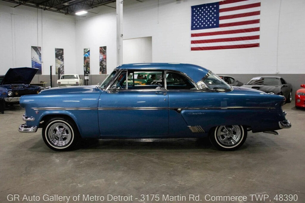 1954 Ford Crestline