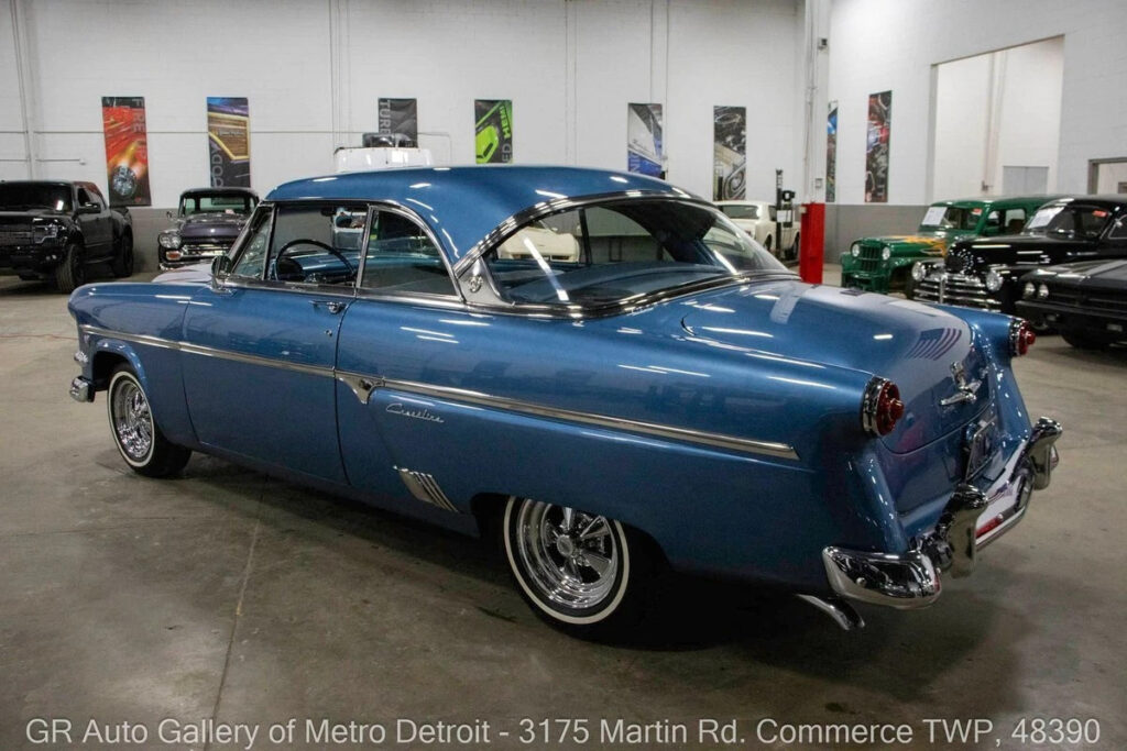 1954 Ford Crestline