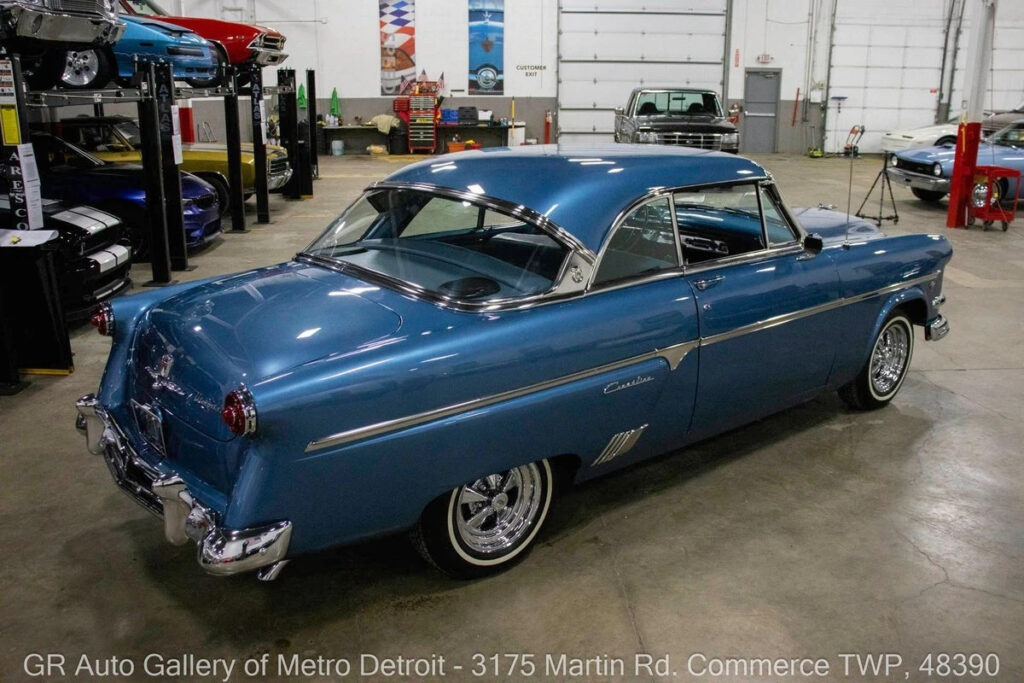 1954 Ford Crestline