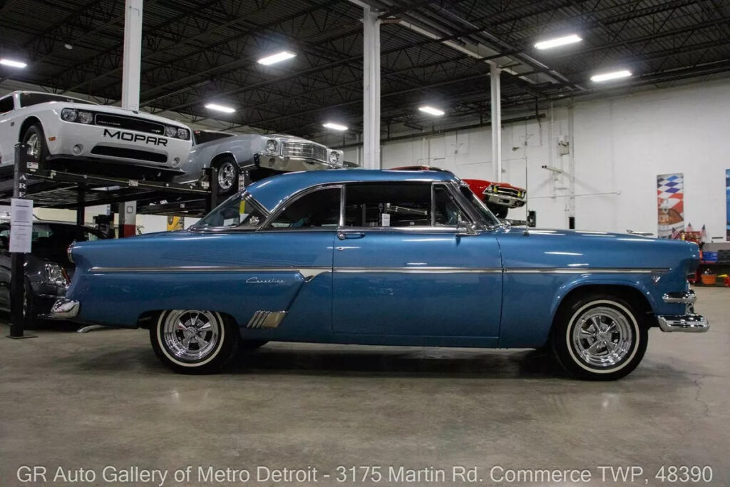 1954 Ford Crestline