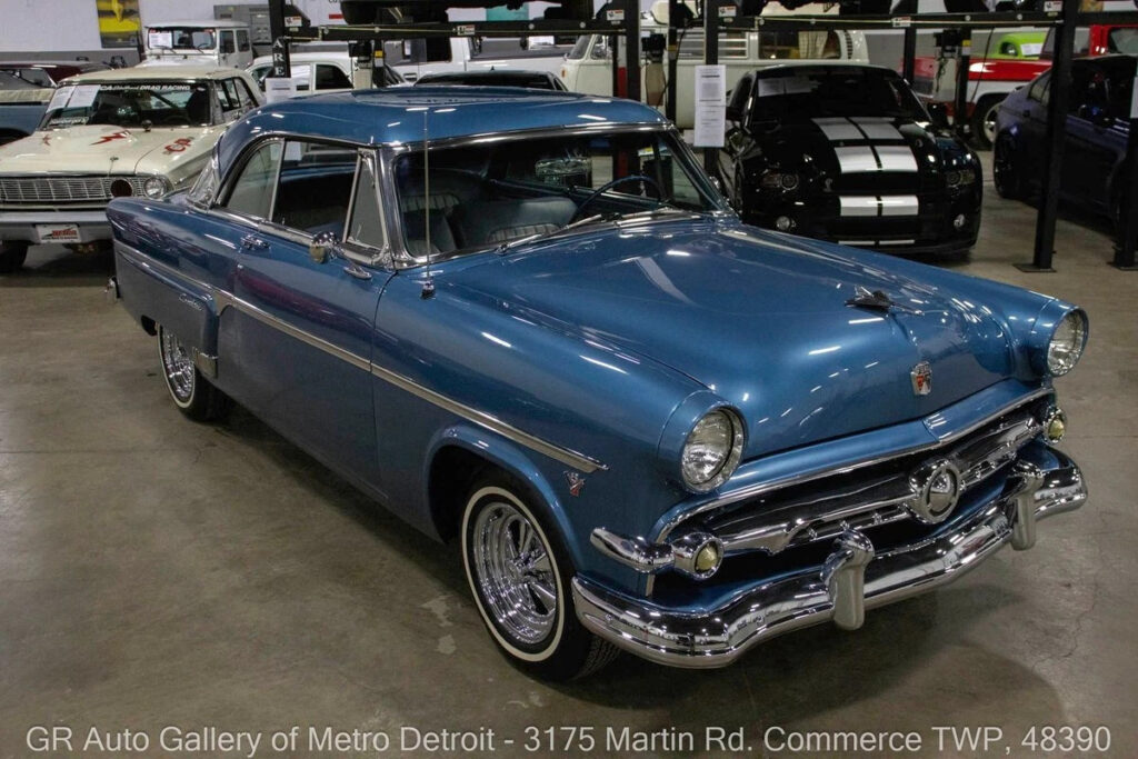 1954 Ford Crestline