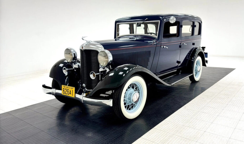 1932 Desoto 6 SA Series Deluxe Sedan