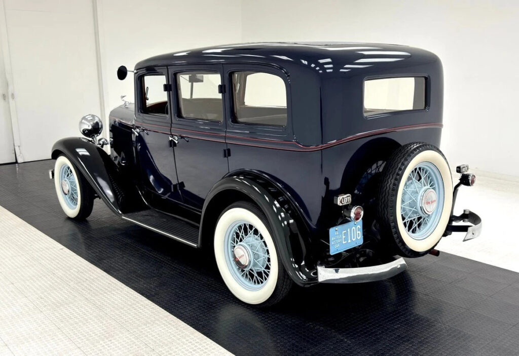 1932 Desoto 6 SA Series Deluxe Sedan