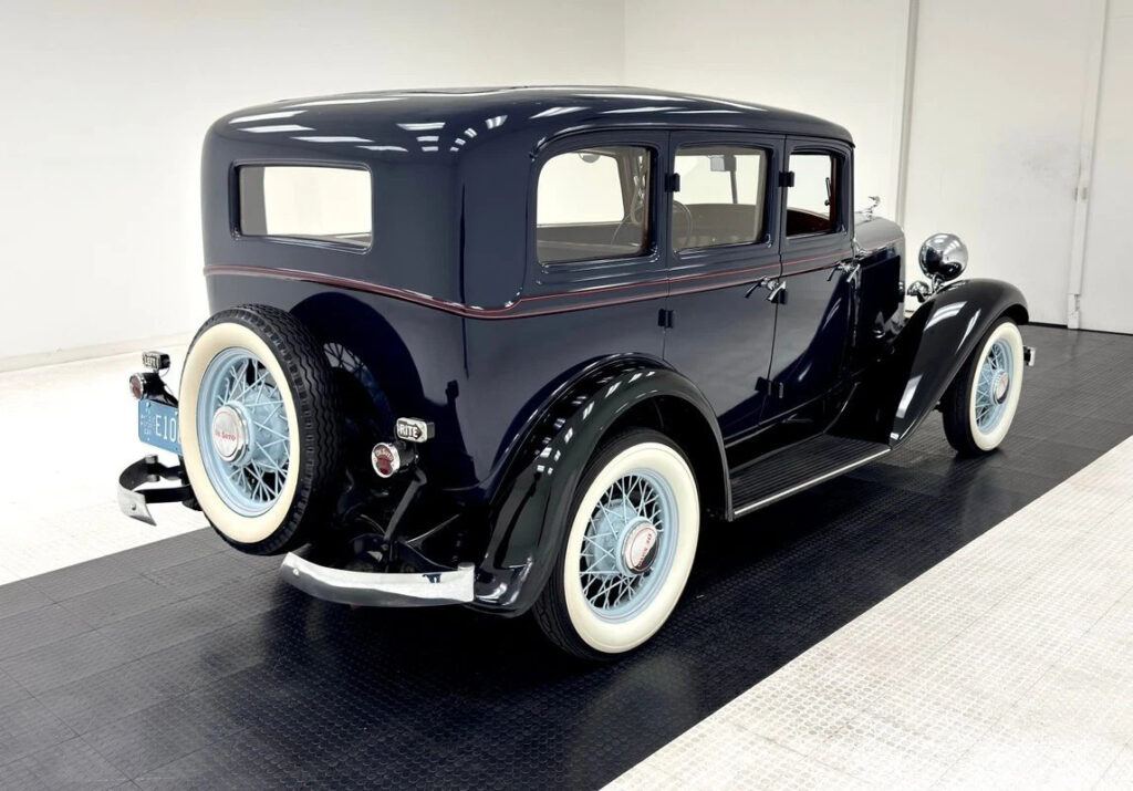 1932 Desoto 6 SA Series Deluxe Sedan