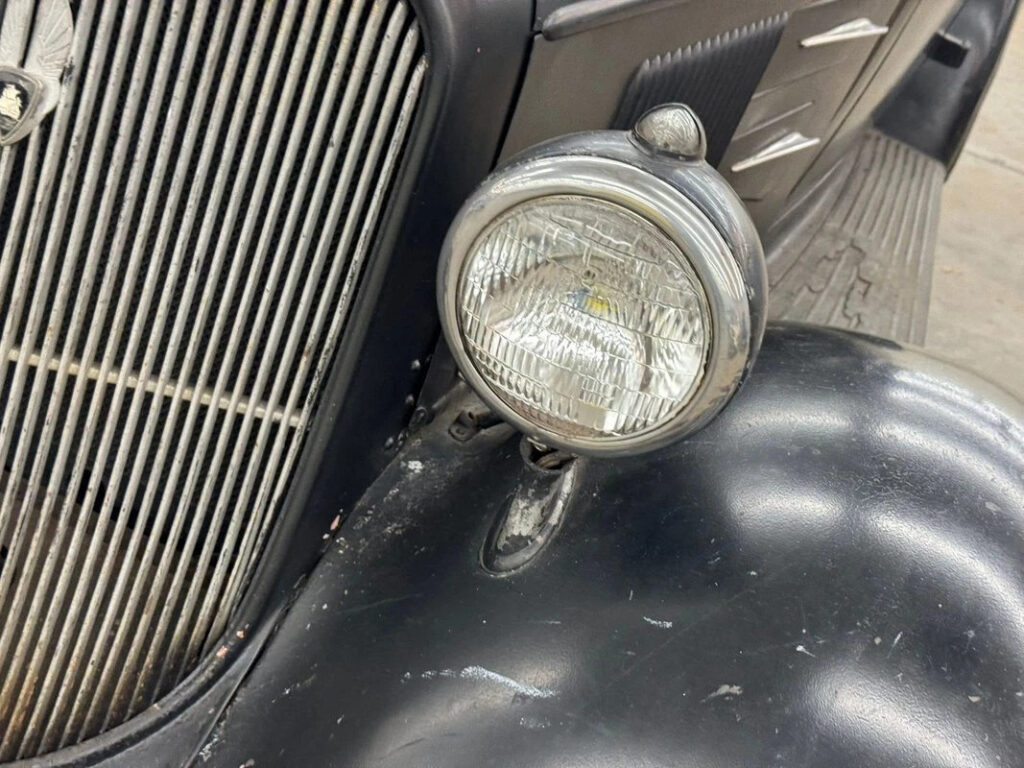 1934 Plymouth PE Deluxe 4-Door Sedan