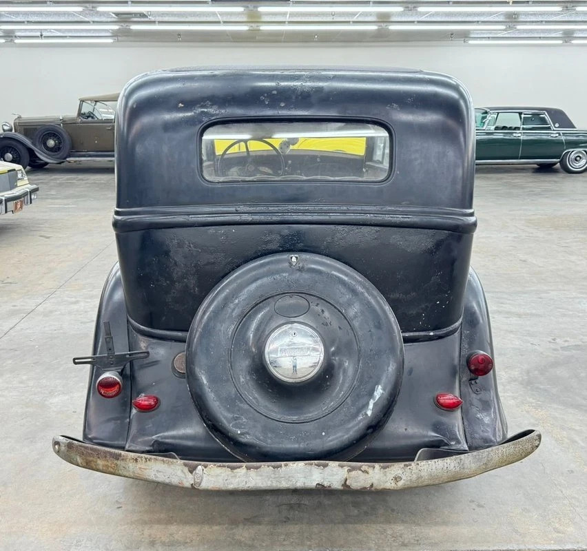 1934 Plymouth PE Deluxe 4-Door Sedan