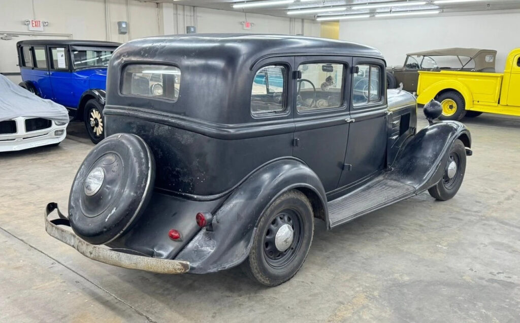 1934 Plymouth PE Deluxe 4-Door Sedan